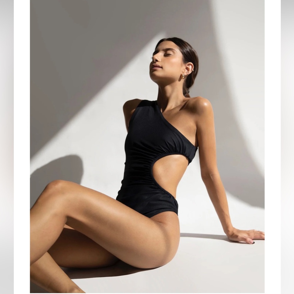 OSTRA BRASIL***Black One-Shoulder One-Piece Monokini Swimsuit***Small $224